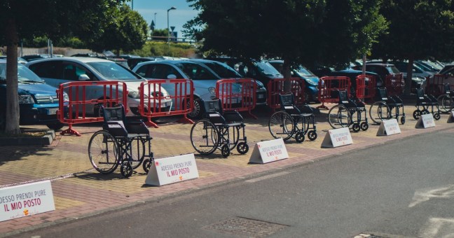 Disabilità, il flash mob per il parcheggio responsabile