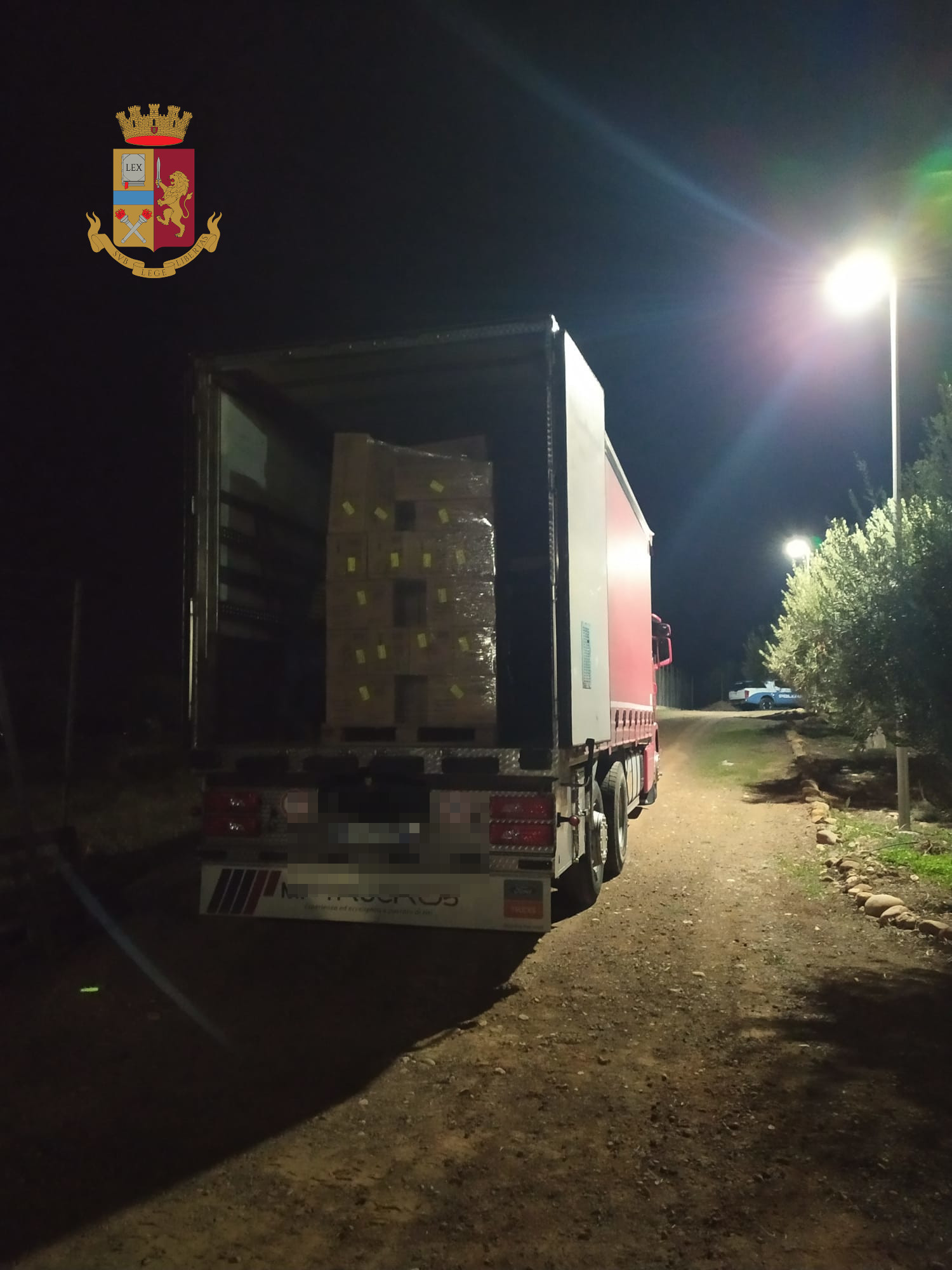 Tir con fuochi d'artificio illegali, sequestrati 5000 chili di botti - Live  Sicilia