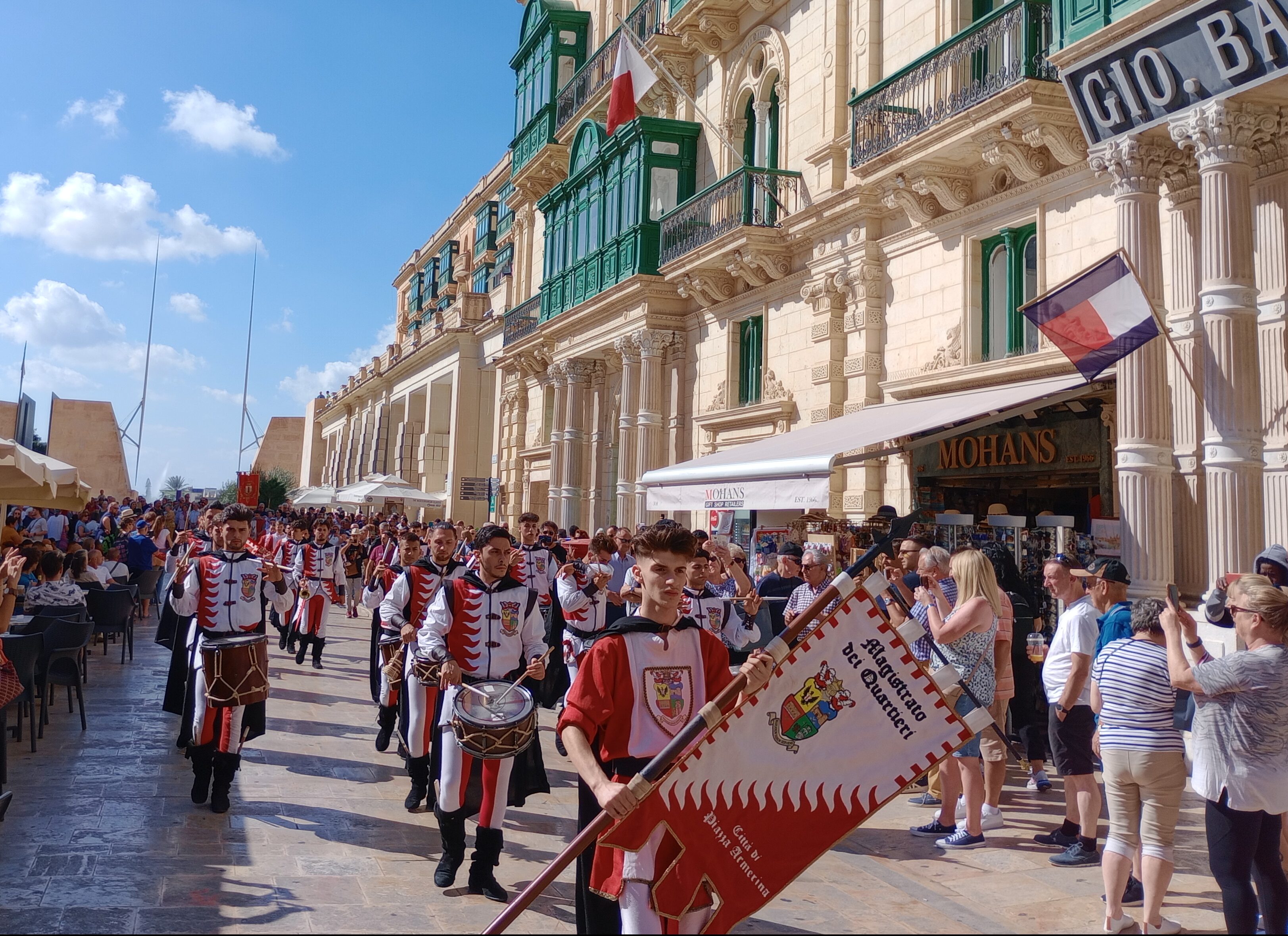 il-palio-di-piazza-armerina-a-malta-101-figuranti-e-gemellaggio-con-st