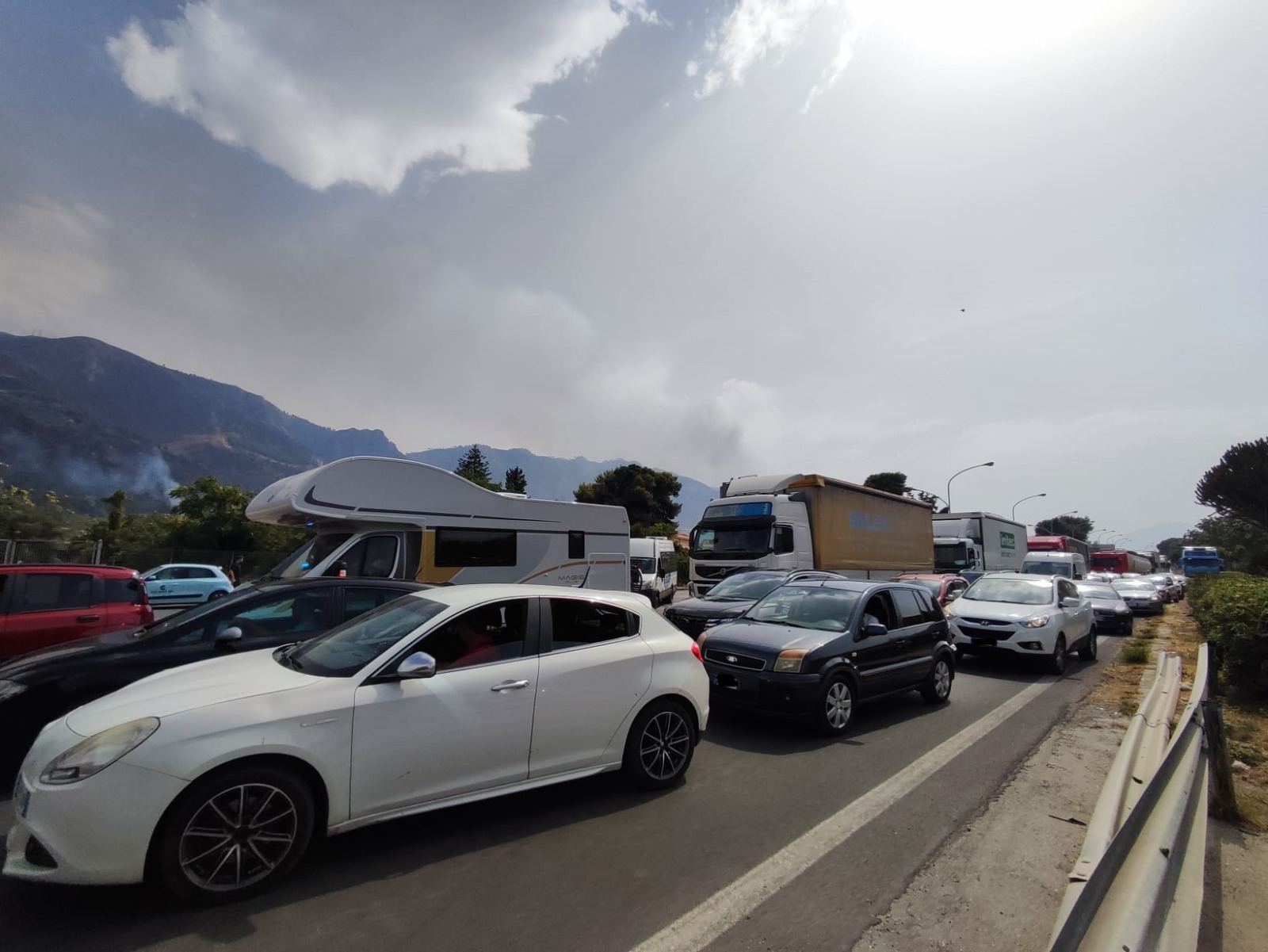 Palo pericolante, chiusa per 40 minuti l’autostrada Palermo-Mazara