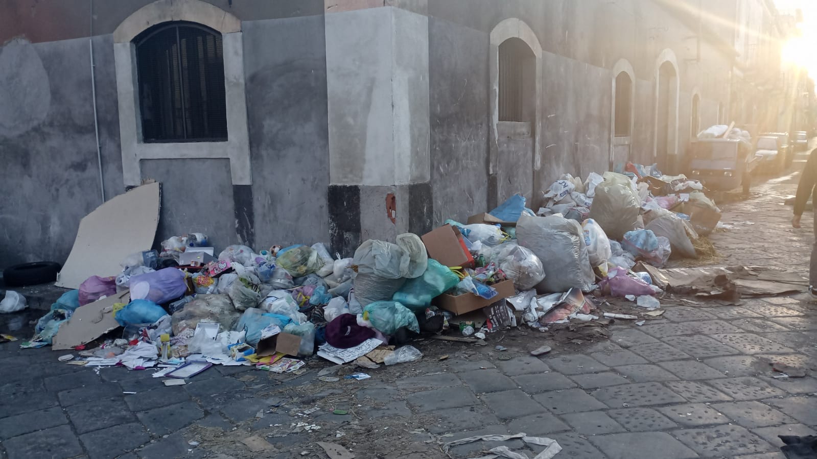 Emergenza rifiuti a Catania, “Ne discuta il consiglio”