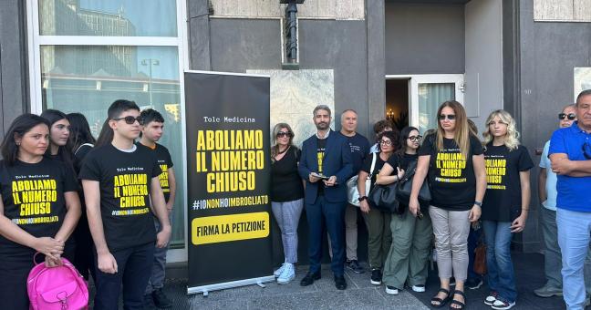 No al numero chiuso medicina
