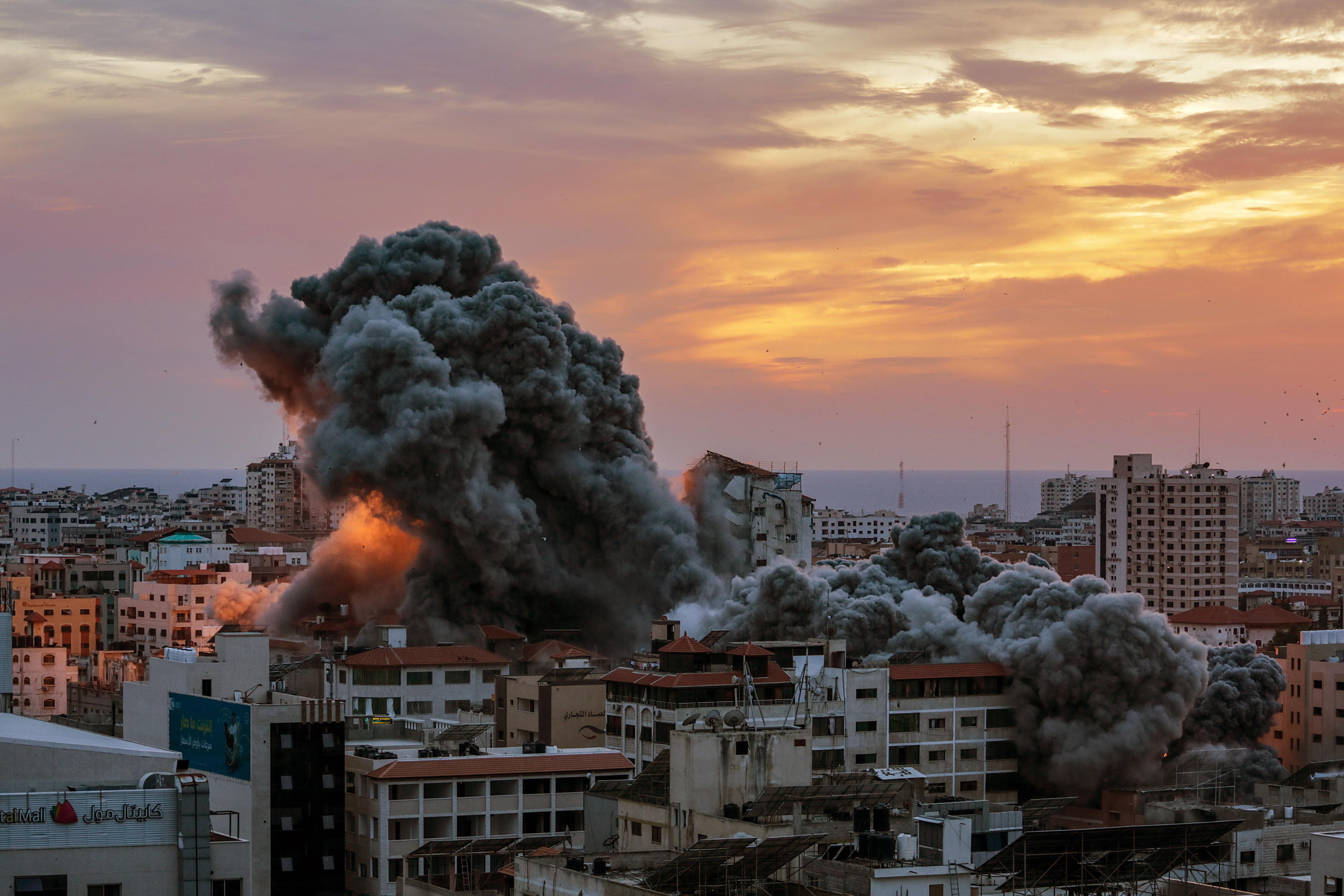 Gaza, finita la tregua tornano le bombe: uccisi 200 palestinesi