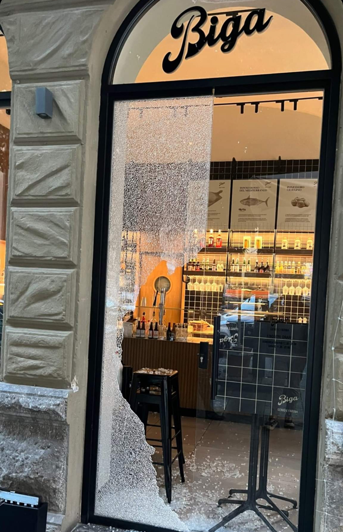 Palermo, spaccata la vetrina della pizzeria Biga di via Emerico Amari