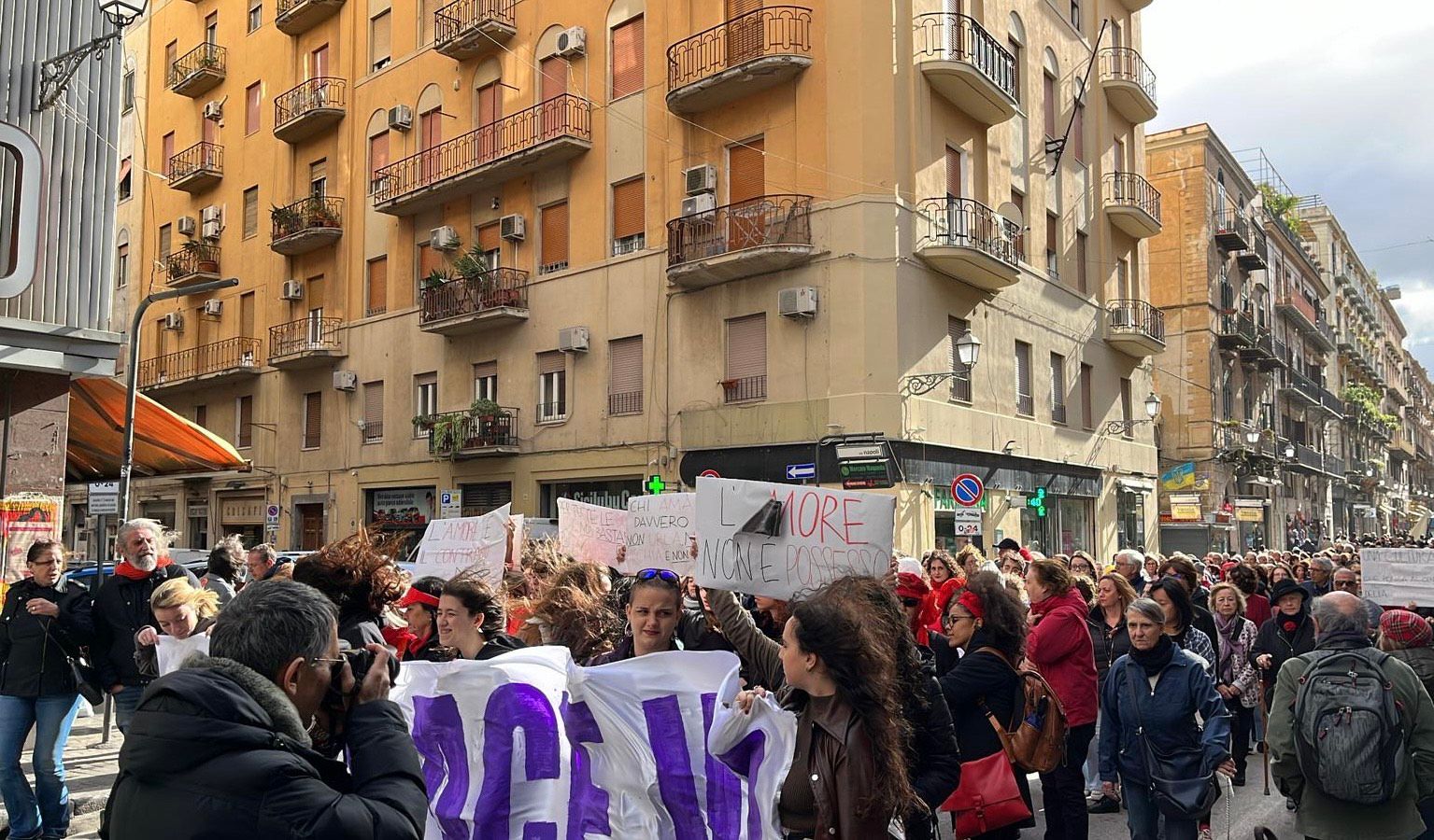 Palermo, corteo di donne in centro per dire no alle violenze - Live Sicilia