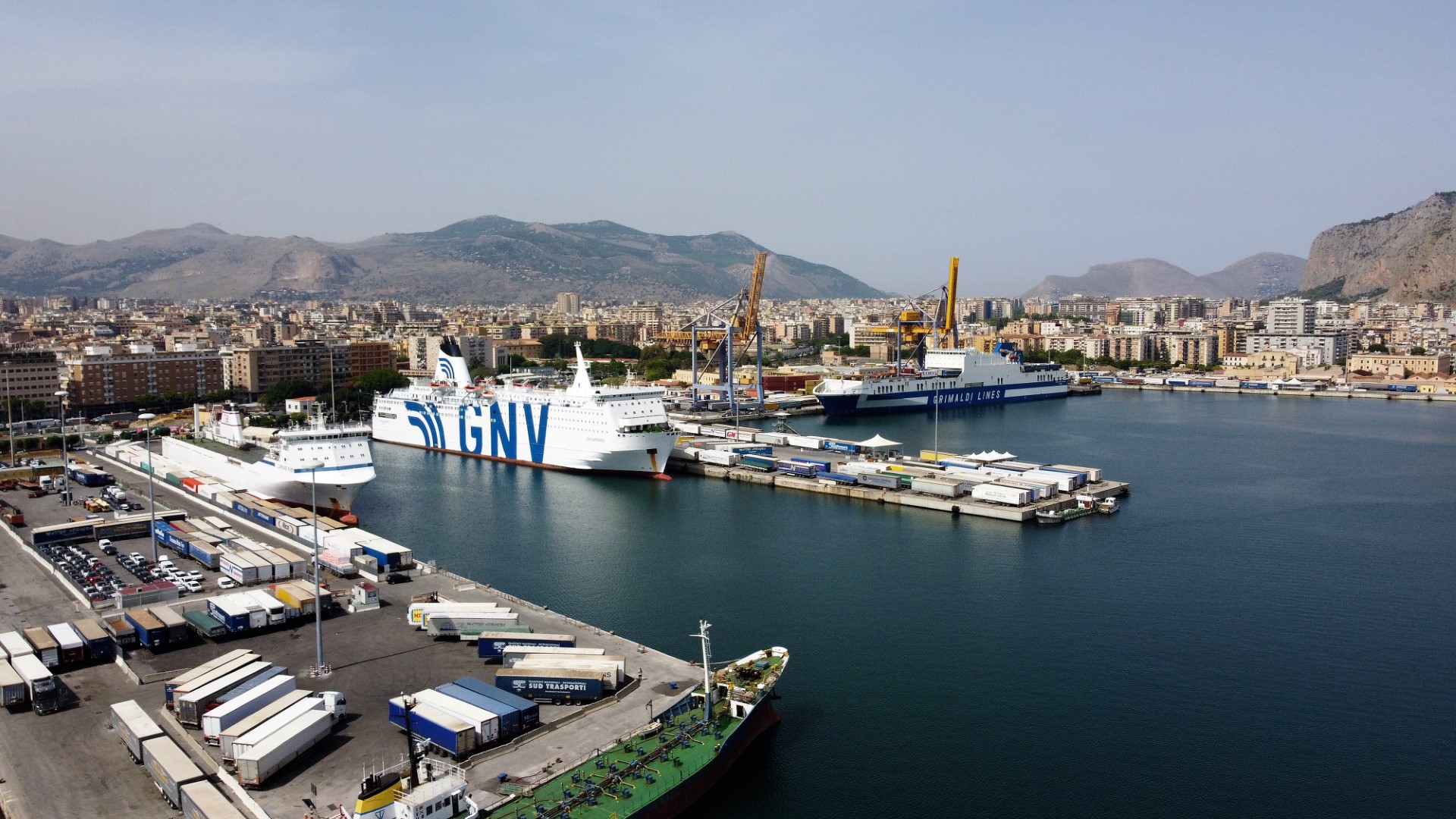 https://livesicilia.it/wp-content/uploads/2024/02/Porto-di-Palermo.jpg