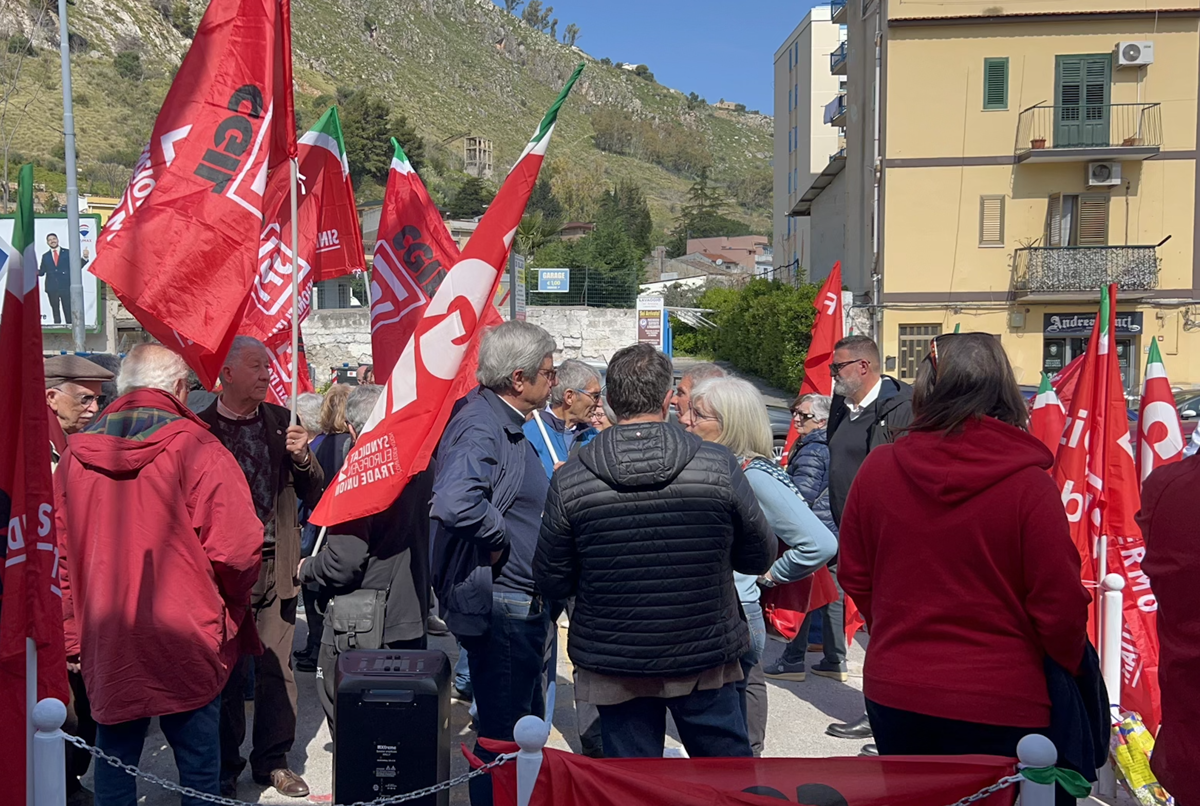 "Sanità ridotta all'osso" sit-in davanti all'ospedale Ingrassia