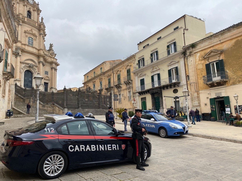 Ragusa, controlli di carabinieri nel centro storico: due persone denunciate