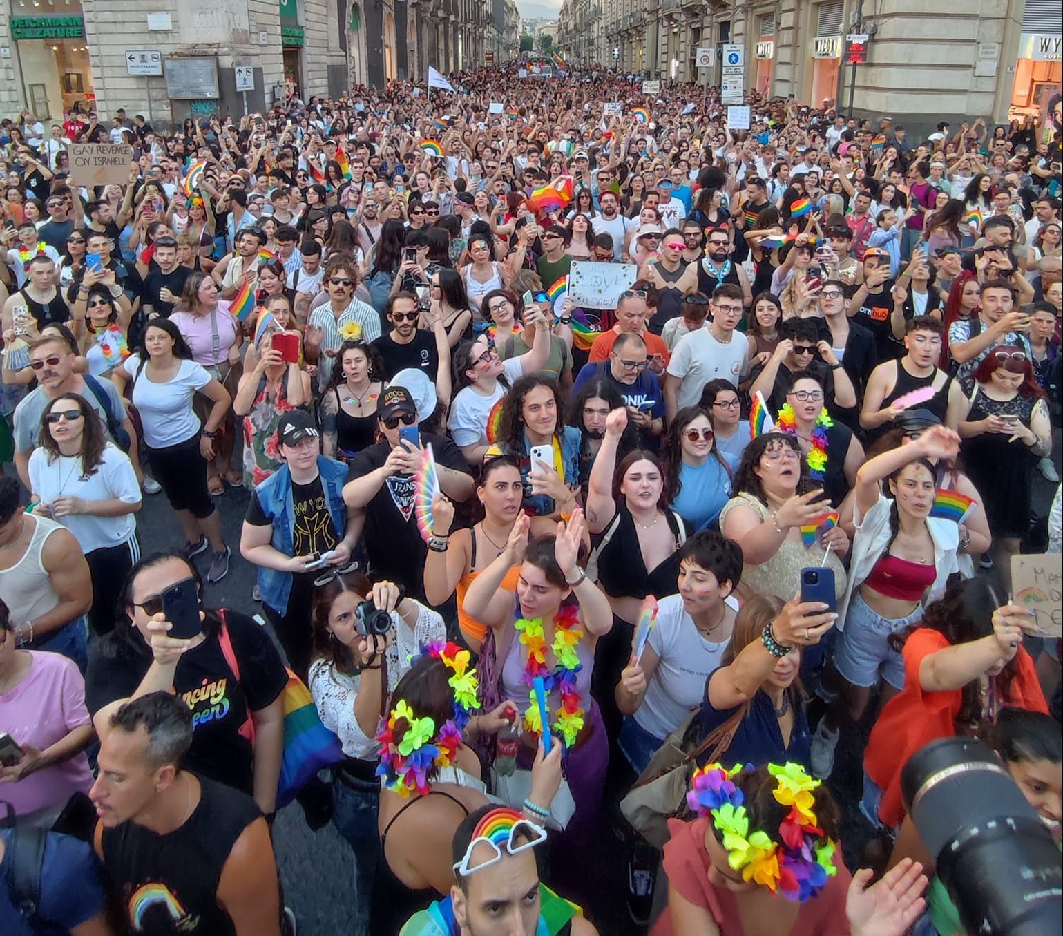Catania, una folla di partecipanti al Gay Pride 2024