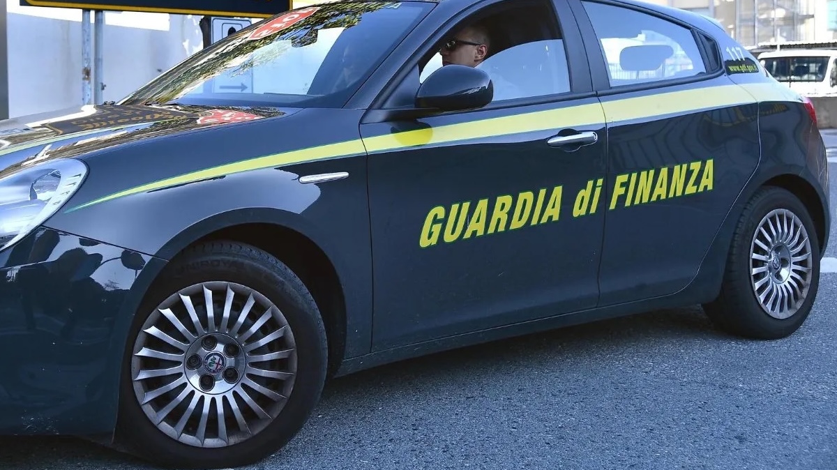 GUARDIA FINANZA auto
