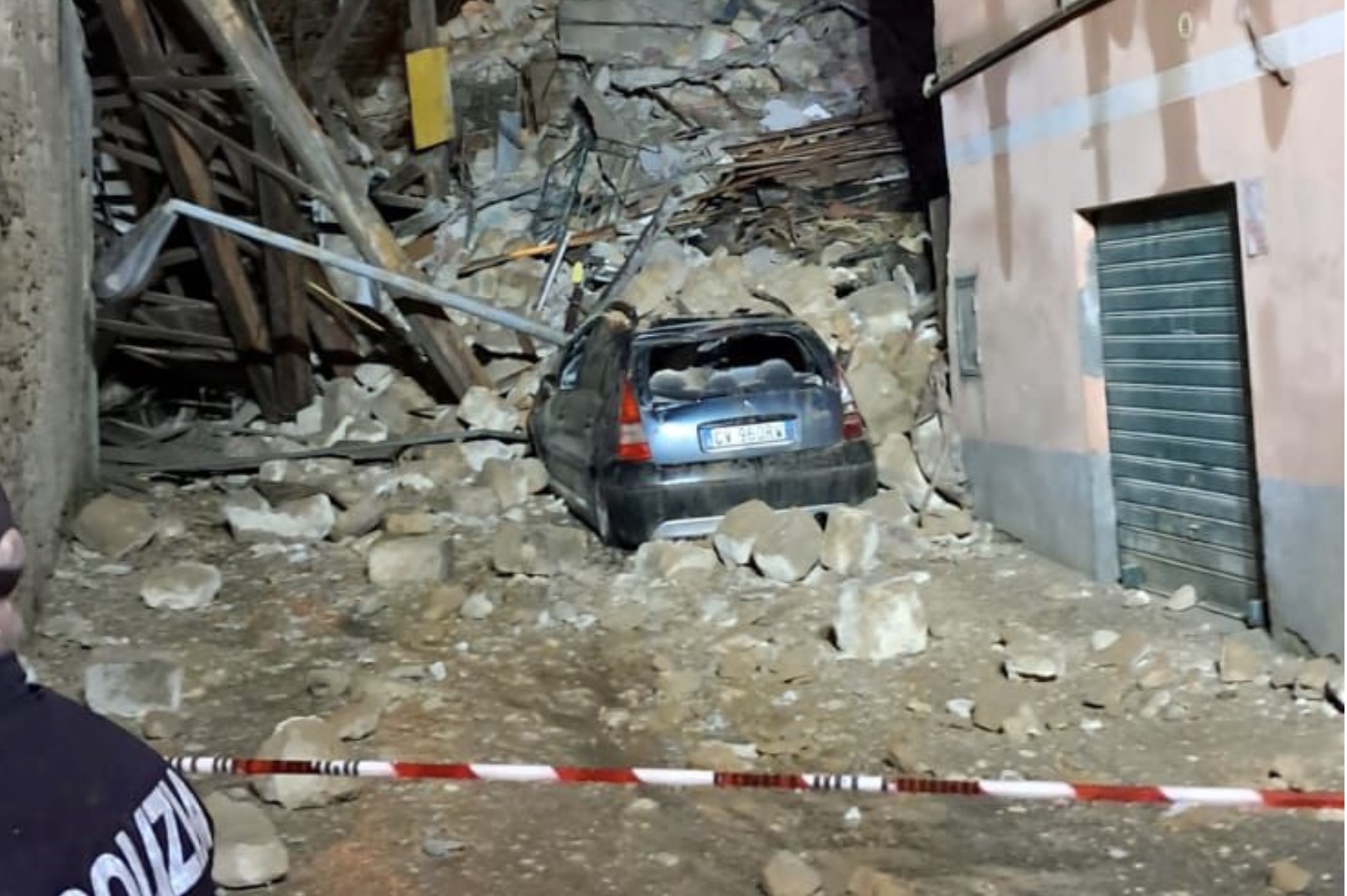Maltempo In Sicilia Tornado A Siracusa Voli Dirottati A Catania maltempo-in-sicilia-tornado-a-siracusa-voli-dirottati-a-catania
