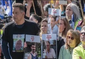 Rilasciati da Hamas altri tre ostaggi israeliani