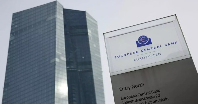Bce “La crescita dell’Eurozona frenata dal manifatturiero”