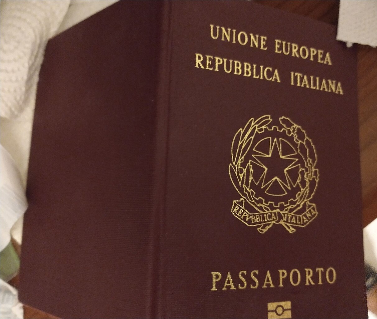 Palermo, tenta di procurare passaporto falso a imprenditore: funzionario sospeso