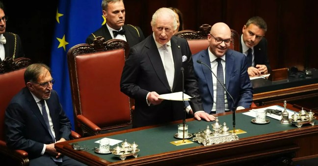 La prima volta di Re Carlo in Parlamento, cita Dante e ricorda Falcone