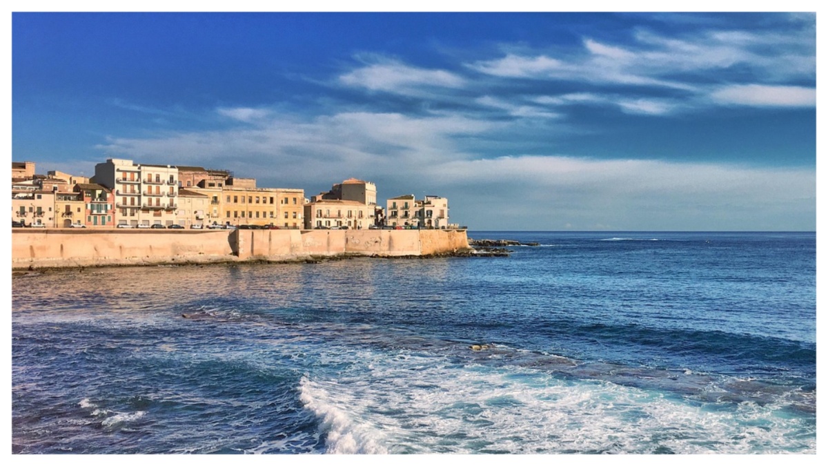 Ortigia, auto finisce in mare: salvate madre e figlia di 5 anni