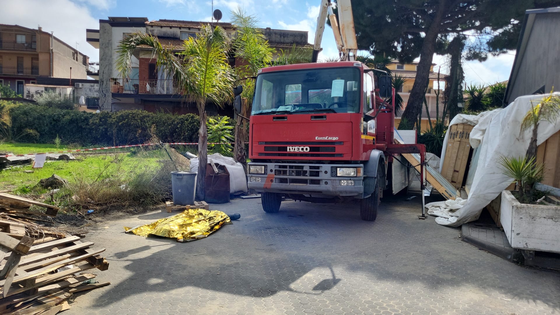 Incidente sul lavoro, un morto e un ferito nel Catanese