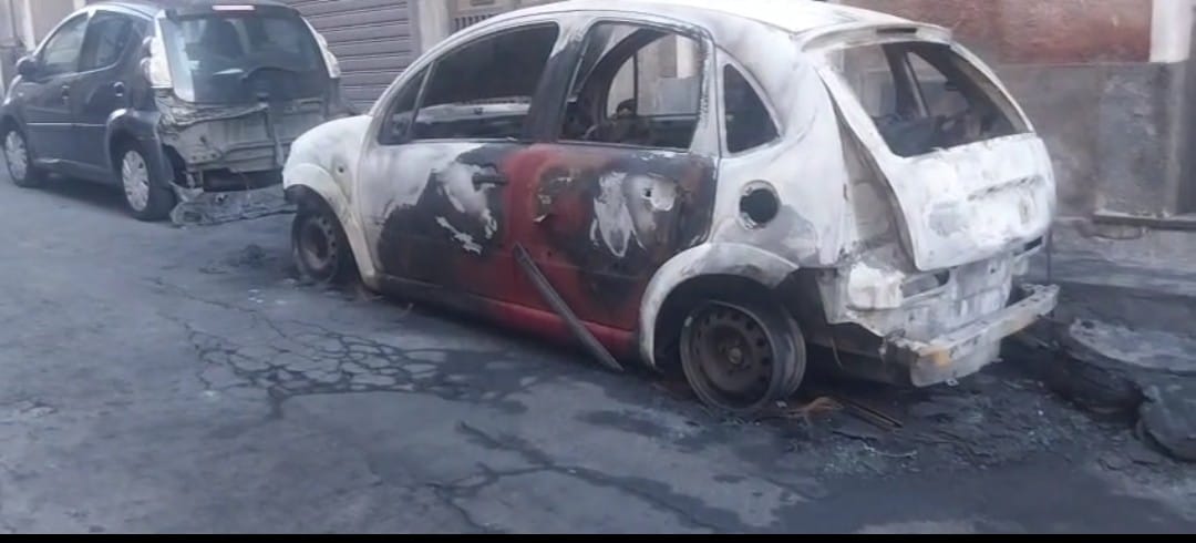 Auto in fiamme a Paternò