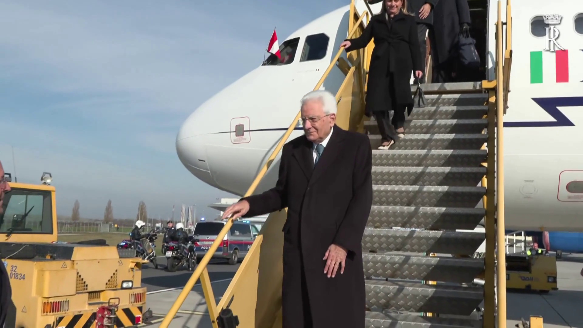 Il presidente Mattarella arriva all’aeroporto di Vienna