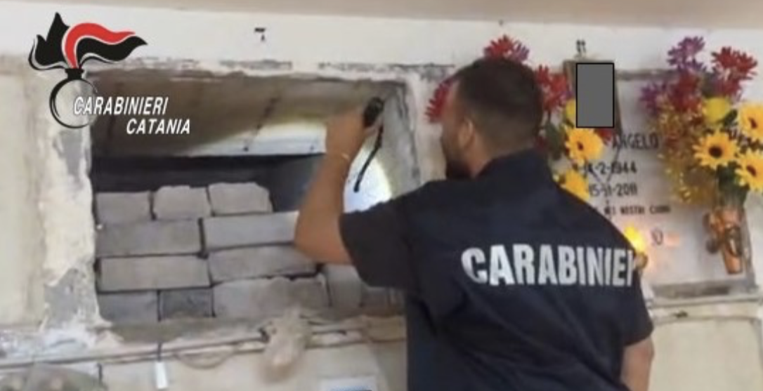 sequestro aree cimitero aci catena