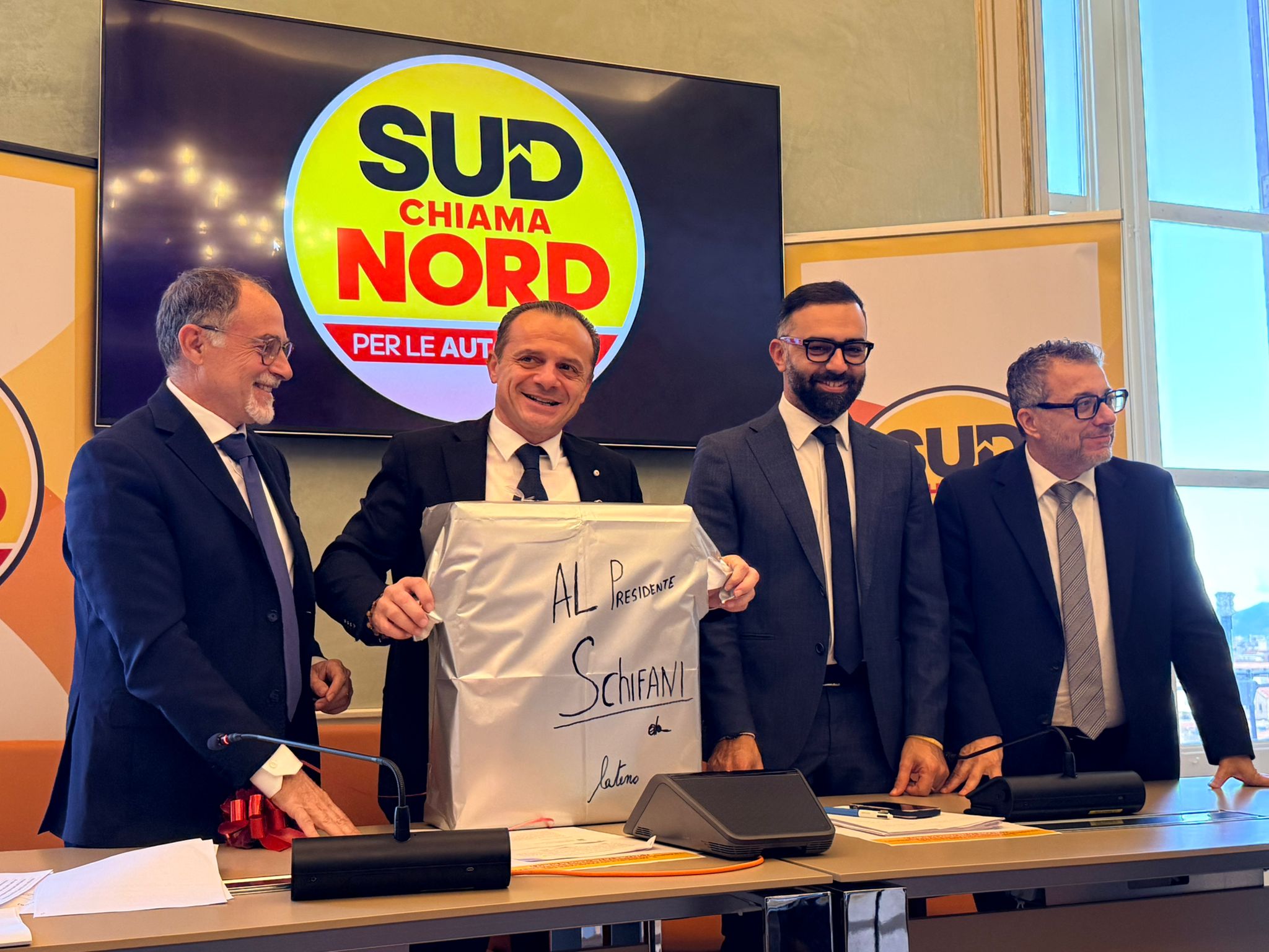 Cateno De Luca Sud chiama nord