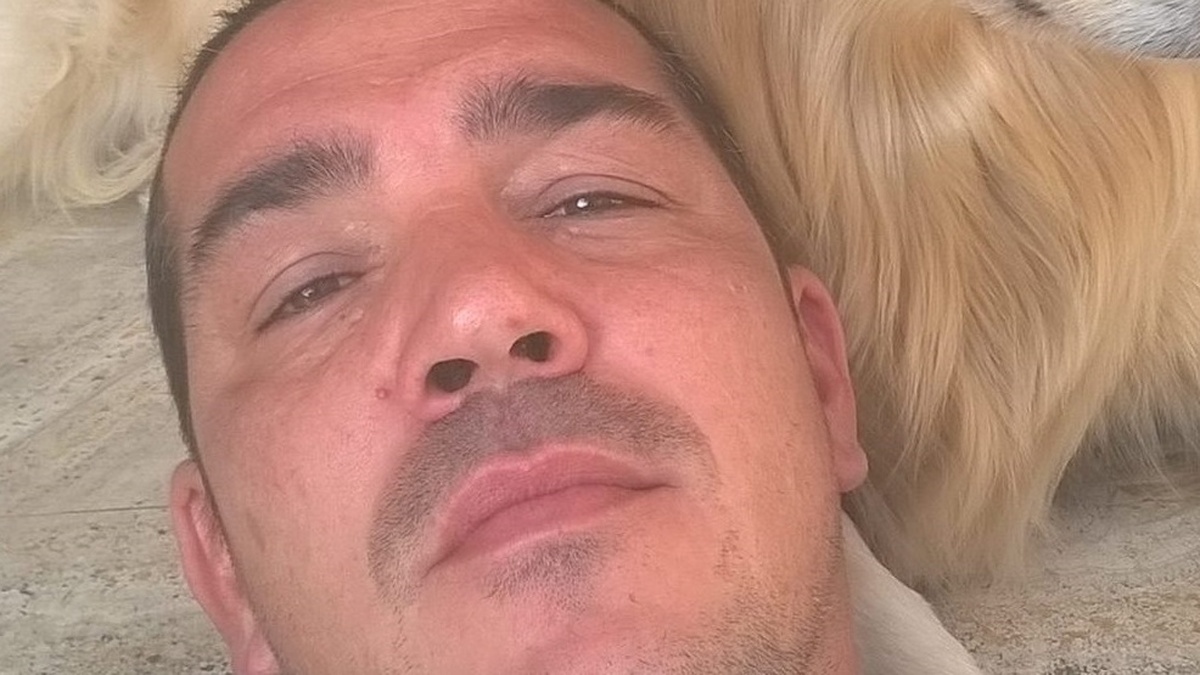 Il cane scivola nel canale, Enea si tuffa per salvarlo e muore annegato