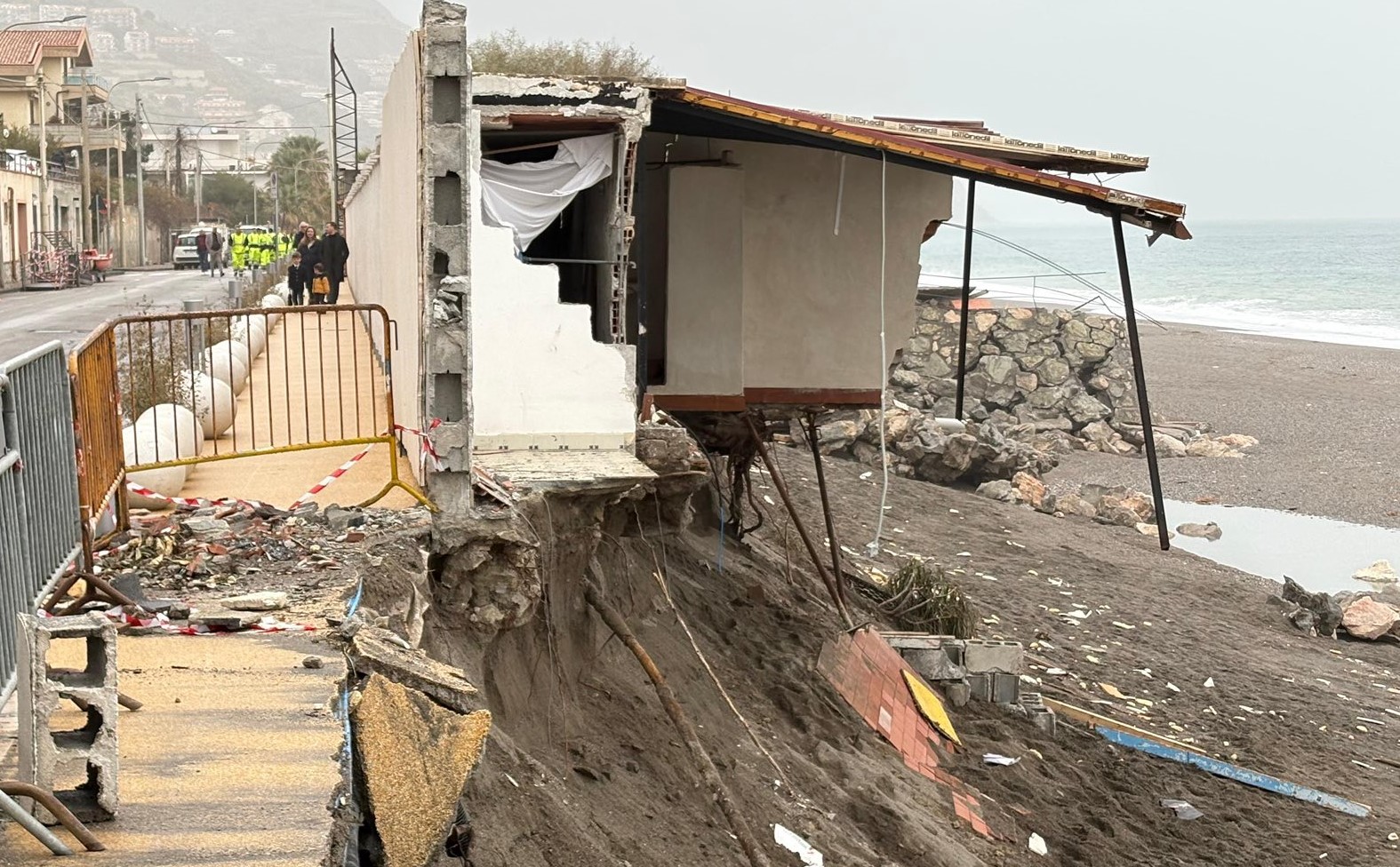 danni ciclone Harry a Taormina