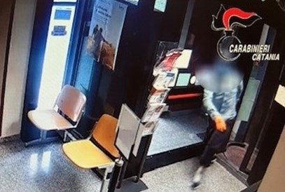 Violenta rapina alla Banca Agricola Popolare di Mineo, due indagati