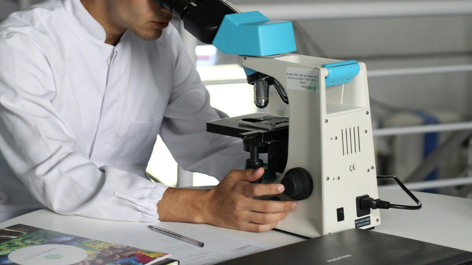 https://livesicilia.it/wp-content/uploads/2026/02/esami-analisi-laboratorio-microscopio-2026.jpg