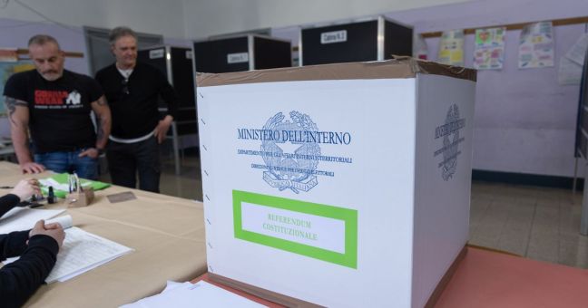 Referendum, riaperti i seggi. Alle 23 affluenza record al 46%