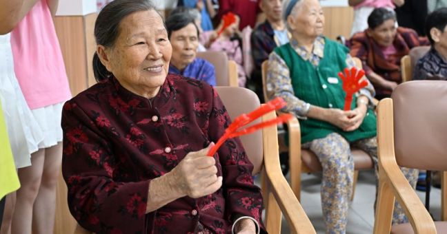 Cina, oltre un milione di anziani beneficiano di sussidi per l’assistenza