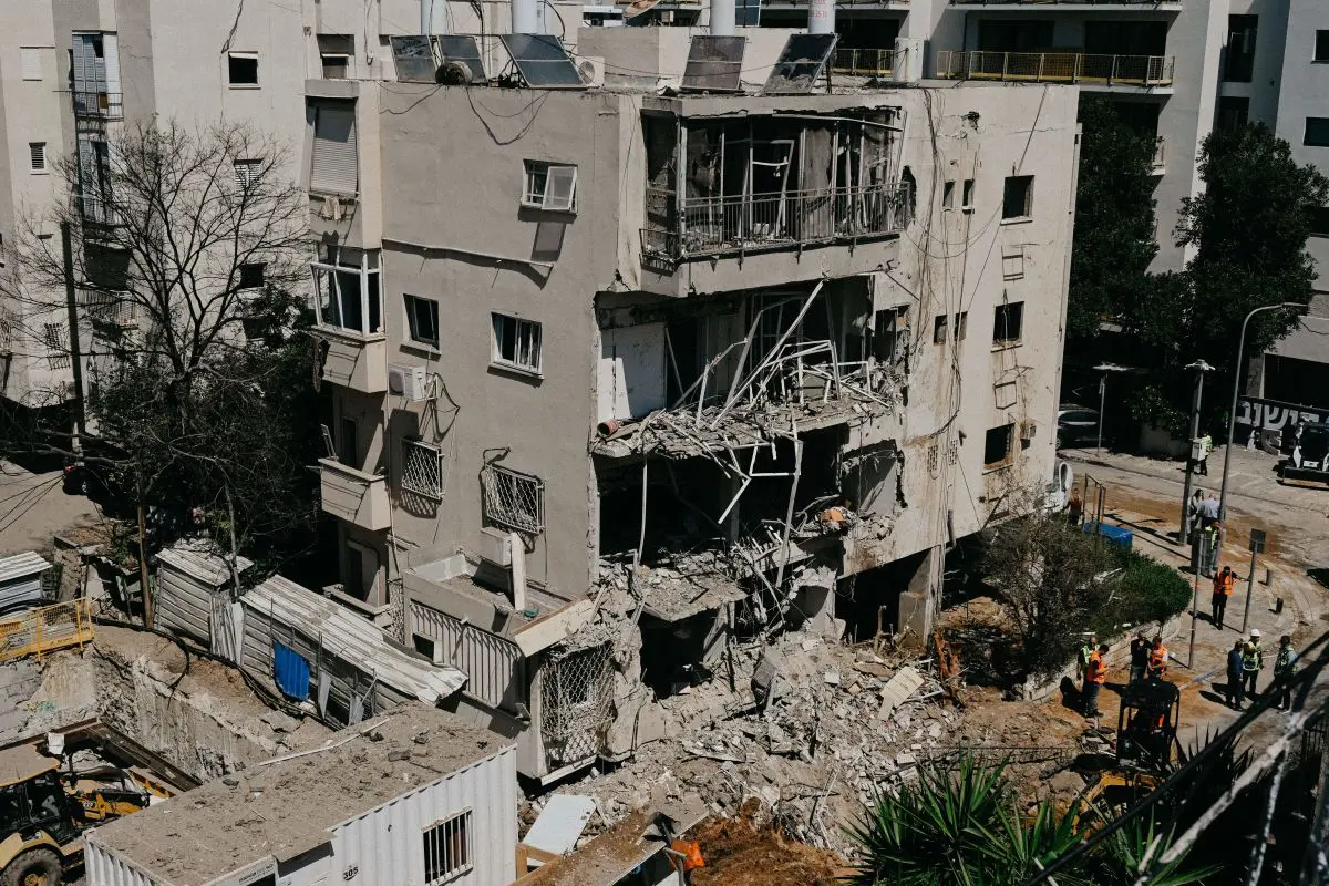 Ondata di missili balistici dall’Iran contro Israele, sei feriti