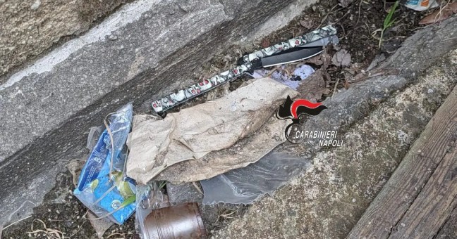 14enne ferito a scuola con un coltello, due minori denunciati a Napoli