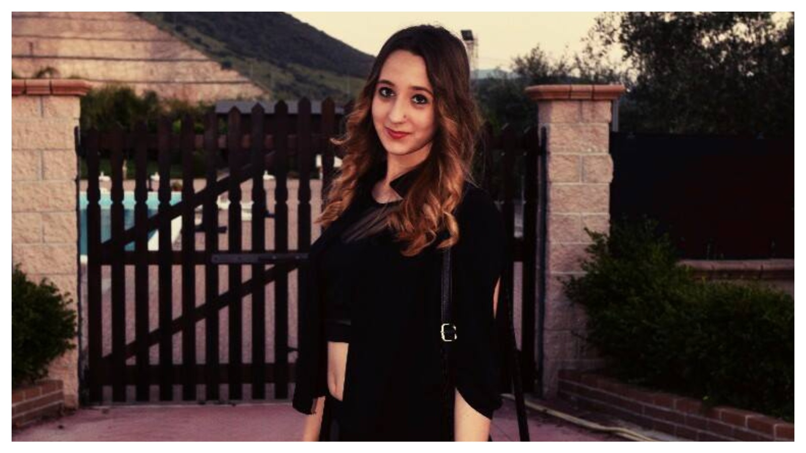 Auto contro camion, morta una ragazza di 22 anni: gravissimo il cognato