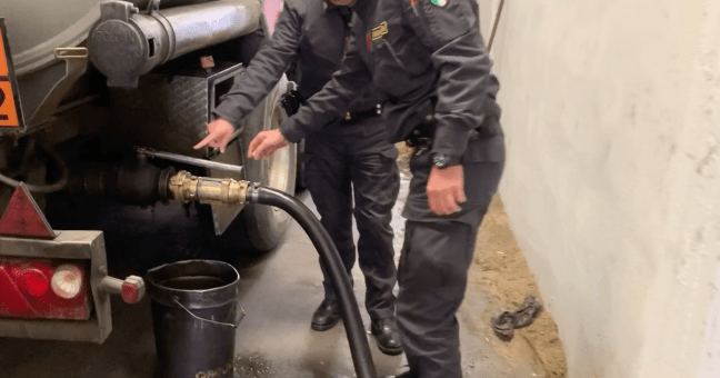 Finanza gasolio importato illegalmente Catania