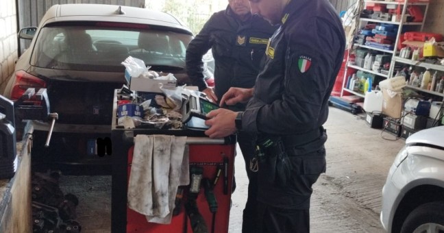 Officina abusiva a Modica