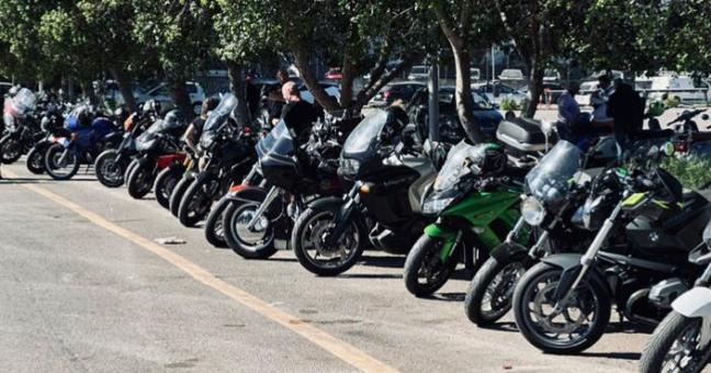 Palermo, i Bandidos portano doni ai bambini della Zisa