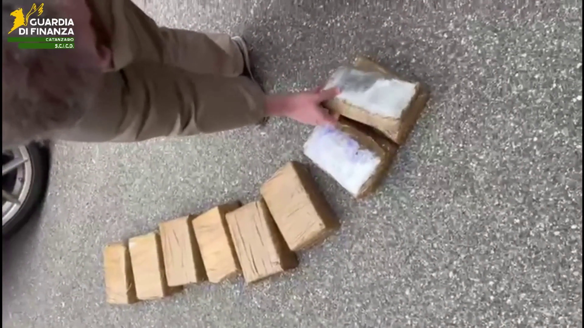 Traffico di droga all’ombra della ‘Ndrangheta, 15 misure cautelari