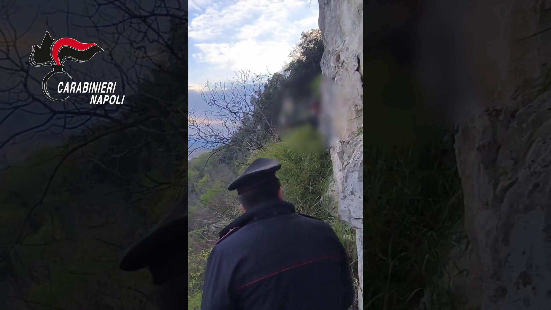 Tratto in salvo 48enne che minacciava il suicidio nel Napoletano: le immagini