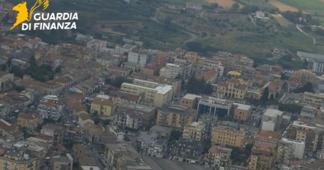Cellulari in carcere per comunicare con i clan della ‘Ndrangheta, 46 indagati