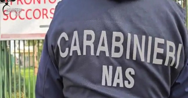 Scoperto sistema parallelo per saltare liste d’attesa, licenziato medico