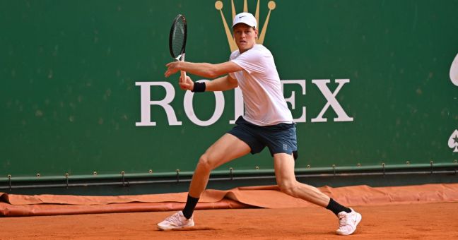 Esordio convincente per Sinner a Montecarlo, avanti Berrettini, fuori Darderi