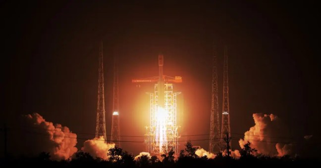 Cina, il razzo Long March-8 invia nello spazio nuovi satelliti Internet