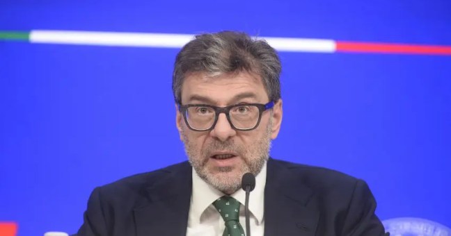 Giorgetti “Se la crisi perdura valutare sospensione del patto di stabilità”