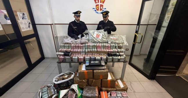 Carabinieri scoprono deposito di droga per 2,5 milioni di euro, 3 arresti a Roma