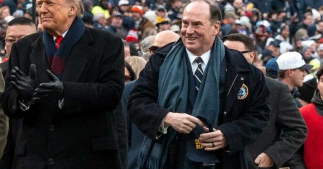 Usa, licenziato il segretario della Marina John Phelan
