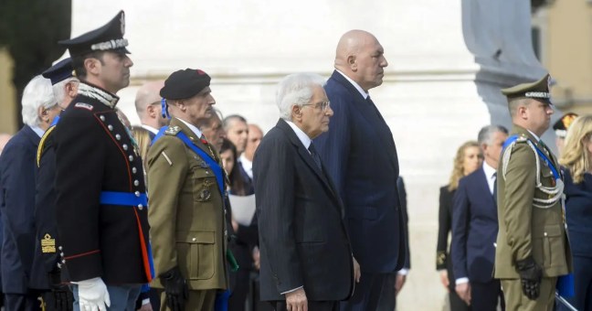 25 Aprile, Mattarella depone corona di alloro all’altare della Patria