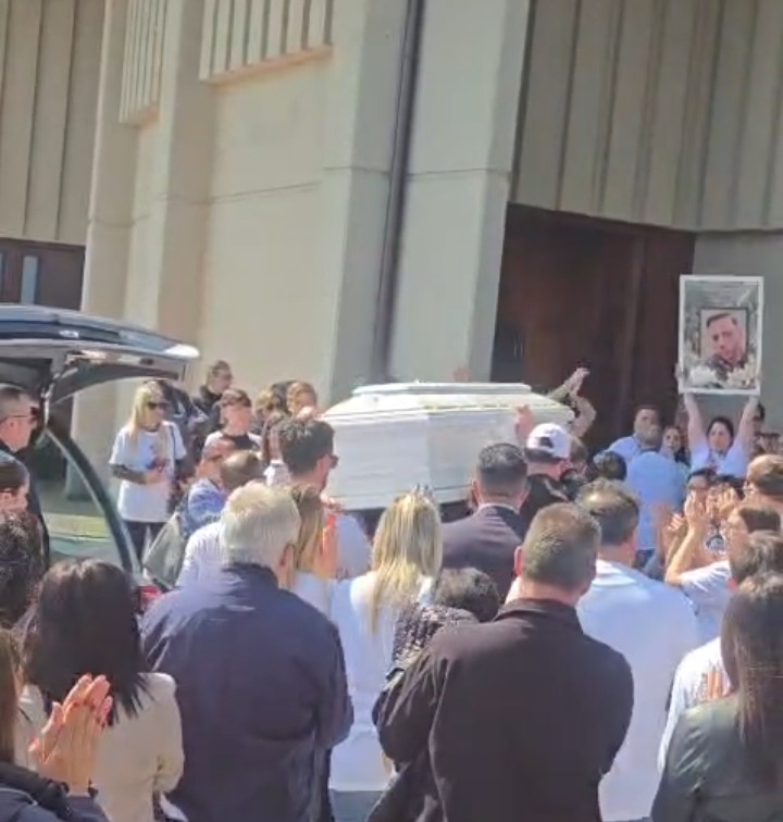 https://livesicilia.it/wp-content/uploads/2026/04/Funerali-Amedeo-DAmico.jpg
