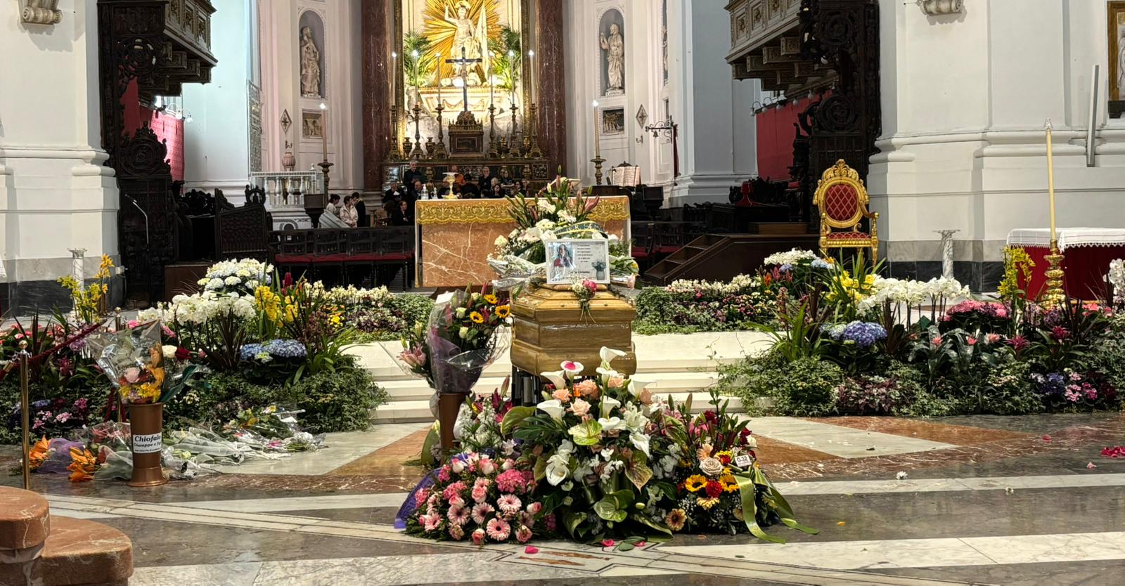 https://livesicilia.it/wp-content/uploads/2026/04/Giovanna-Somma-funerale-foto-marco-fiorella.jpeg