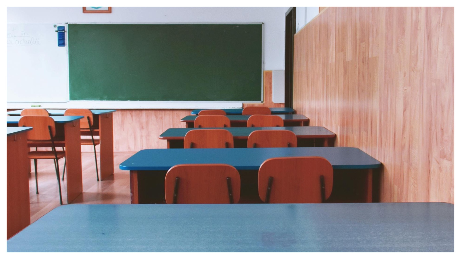 “Siamo tutti sotto choc”, il dolore per la prof morta in classe: aveva 59 anni